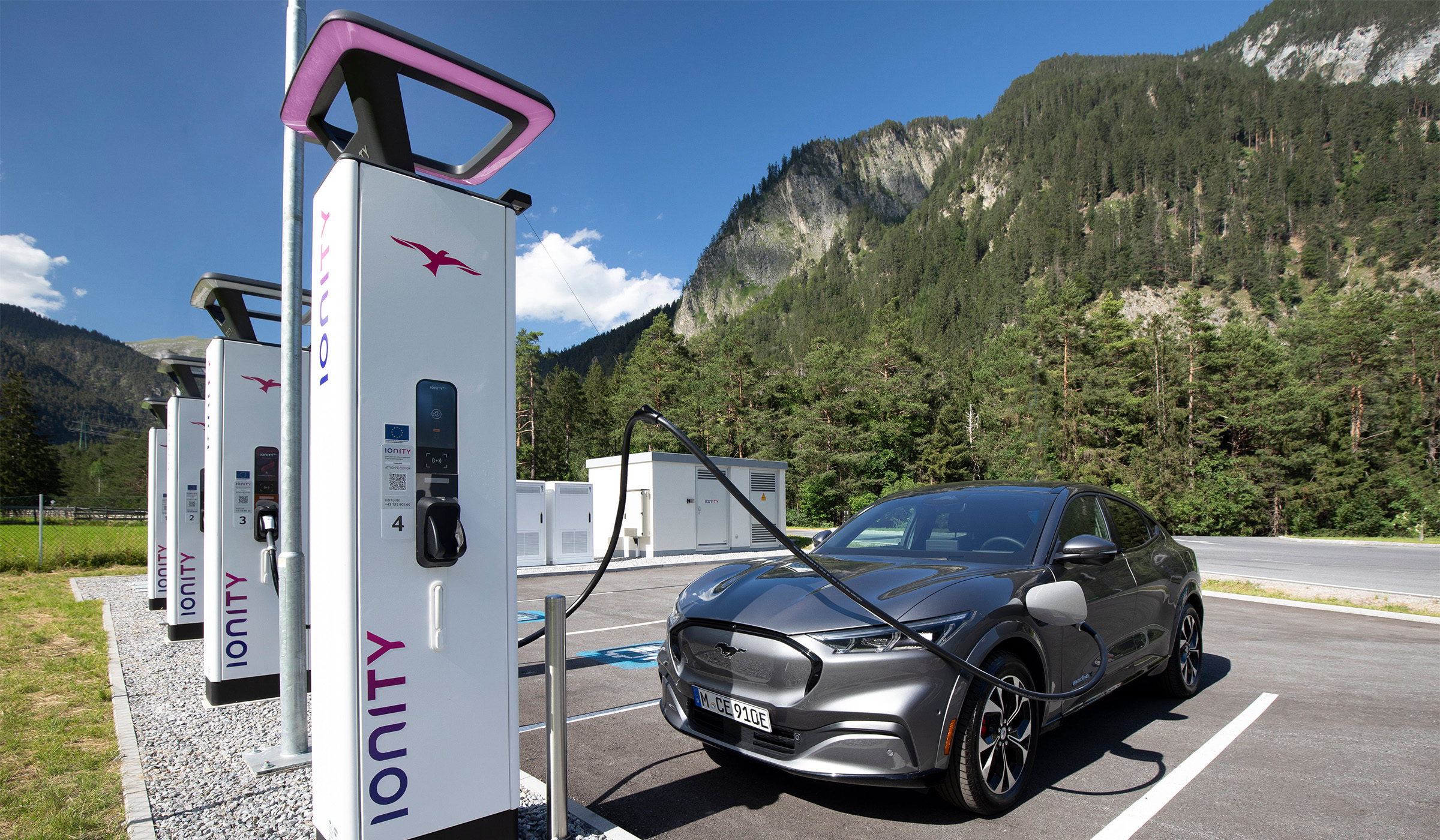 Coverbild zum Artikel Tesla Supercharger vs. Ionity von Team Bergmann